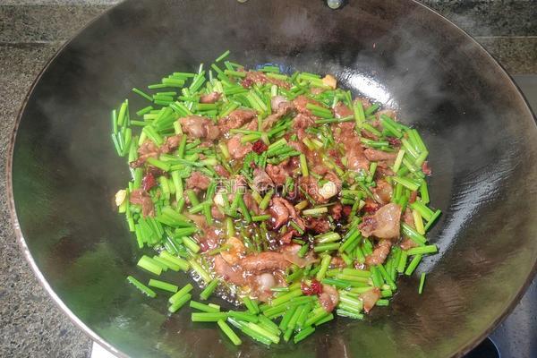 自制韭菜花儿炒肉的做法图解14