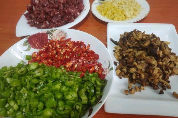 香菇牛肉酱的做法图解1