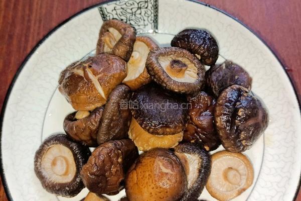 香菇焖鸭肉的做法图解4
