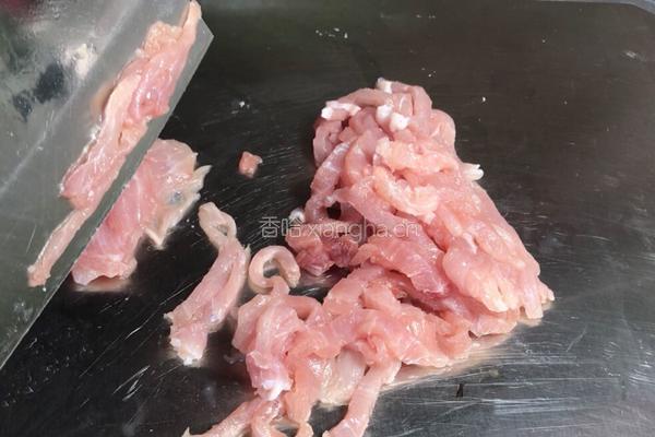 豇豆肉丝的做法图解1