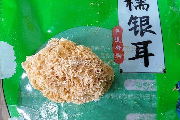 雪梨银耳羹的做法图解1