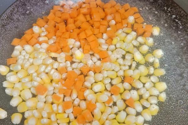 肉末炒玉米胡萝卜的做法图解4