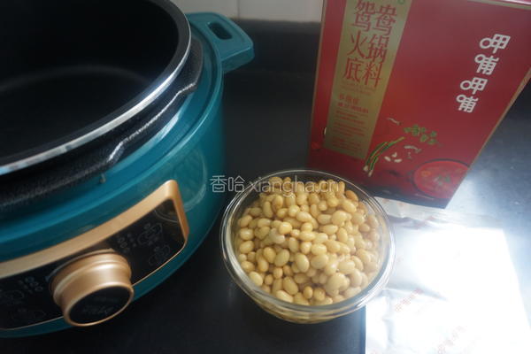  茄汁黄豆的做法图解1