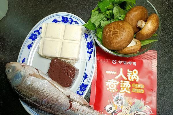 川式麻辣鲫鱼锅的做法图解1