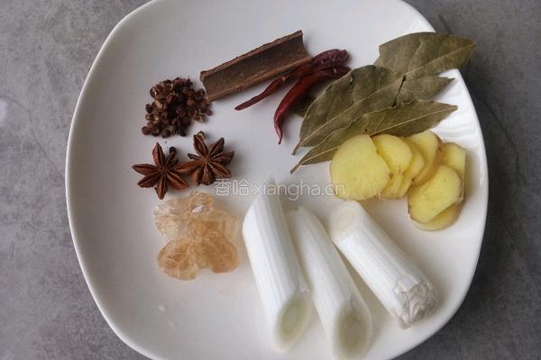 香菇红烧肉的做法图解1