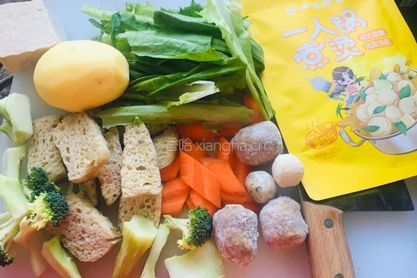 呷哺咖喱什锦砂锅的做法图解1