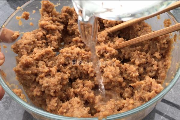 韭菜牛肉饺子的做法图解2