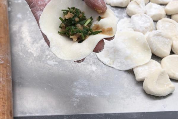 韭菜牛肉饺子的做法图解5