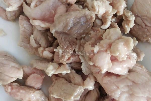 茭白炒肉的做法图解2