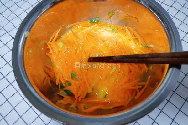 胡萝卜虾皮鸡蛋饼的做法图解4
