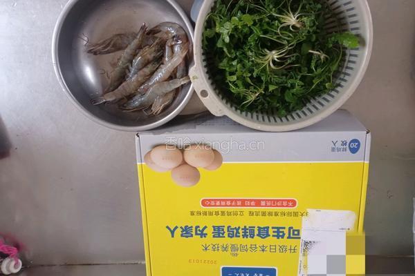 农场鸡蛋荠菜虾仁饼的做法图解1