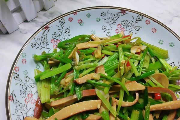 芹菜鸡蛋干