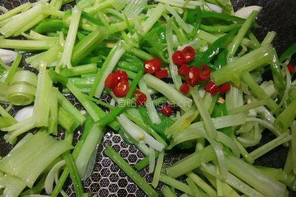 芹菜鸡蛋干的做法图解6