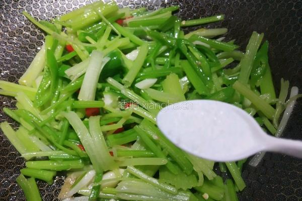 芹菜鸡蛋干的做法图解7