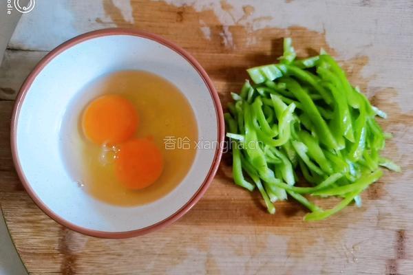 尖椒炒鸡蛋的做法图解2