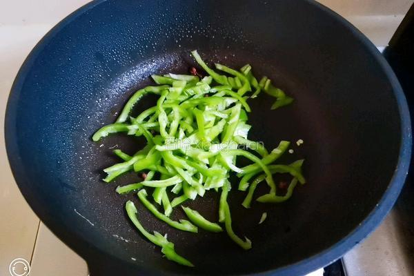尖椒炒鸡蛋的做法图解9