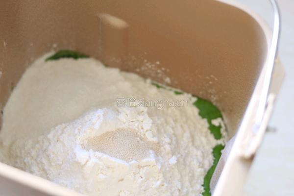 菠菜香肠小面包的做法图解3