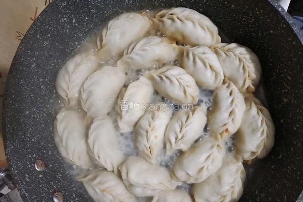 鲜蔬鸡蛋煎饺的做法图解12