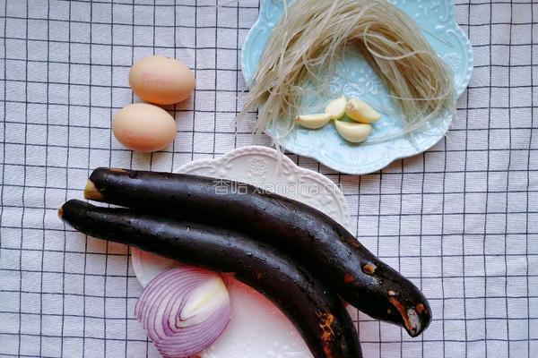 鸡蛋茄子粉丝煲的做法图解1