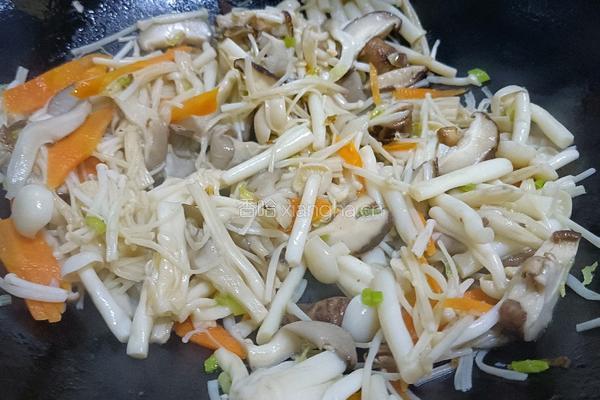 菌菇蛋花汤的做法图解4