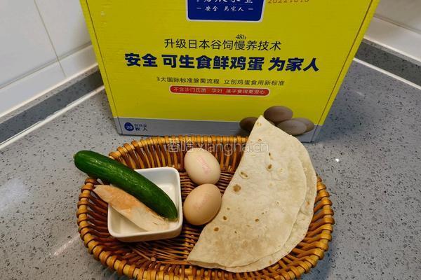 蟹柳黄瓜卷蛋饼的做法图解1