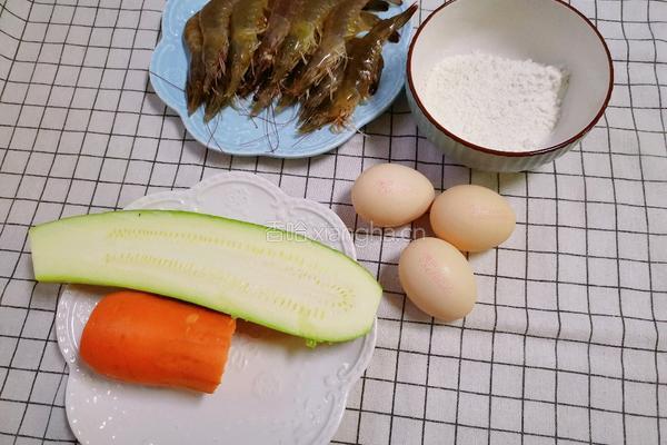 虾仁蔬菜鸡蛋饼的做法图解1
