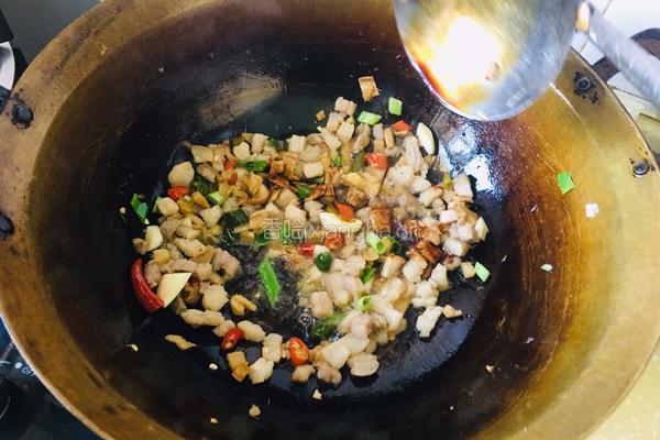 酸豆角炒肉丁的做法图解3