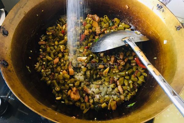 酸豆角炒肉丁的做法图解5