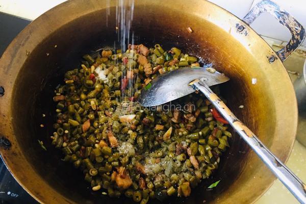 酸豆角炒肉丁的做法图解6