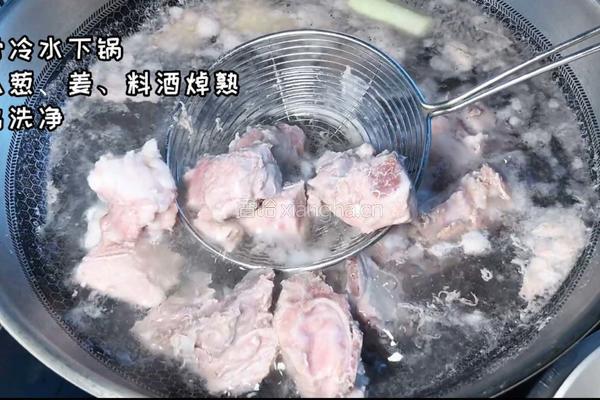 冬瓜排骨汤的做法图解1