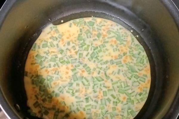 韭菜胡萝卜鸡蛋饼的做法图解9