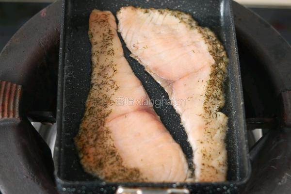 鸡蛋三文鱼饭团的做法图解3