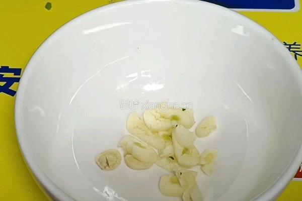 萝卜缨炒鸡蛋的做法图解2