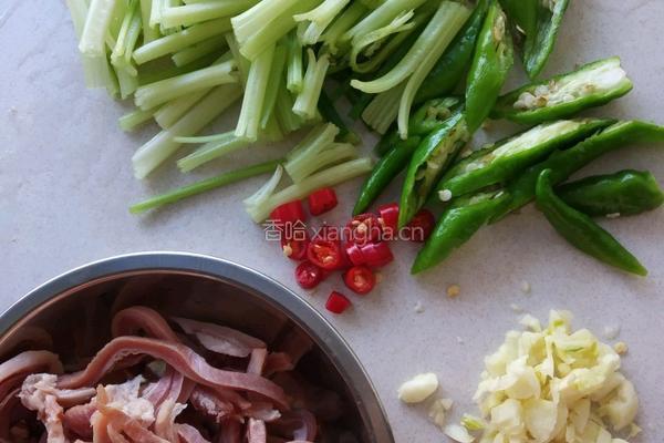 芹菜炒肚丝的做法图解1