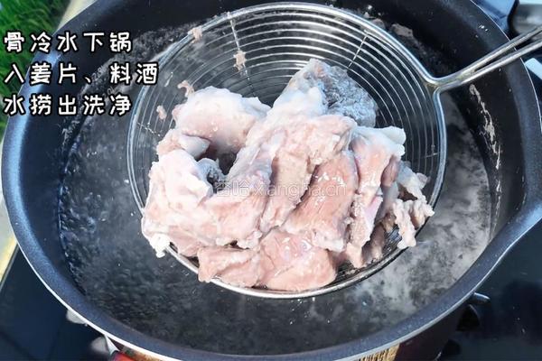 虎皮青椒烧排骨的做法图解1