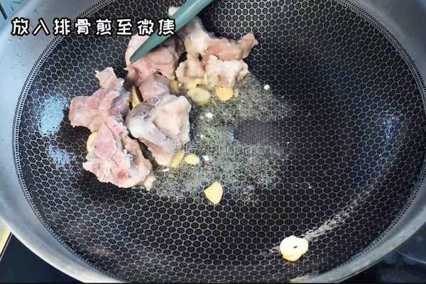 虎皮青椒烧排骨的做法图解2