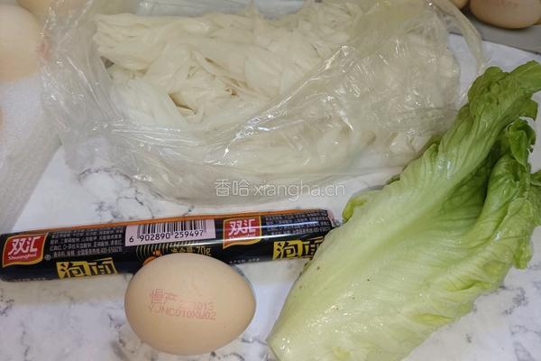 鸡蛋火腿炒河粉的做法图解1