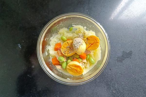 三文鱼土豆沙拉鸡蛋杯的做法图解14
