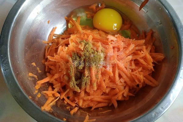 胡萝卜丝鸡蛋软饼的做法图解3