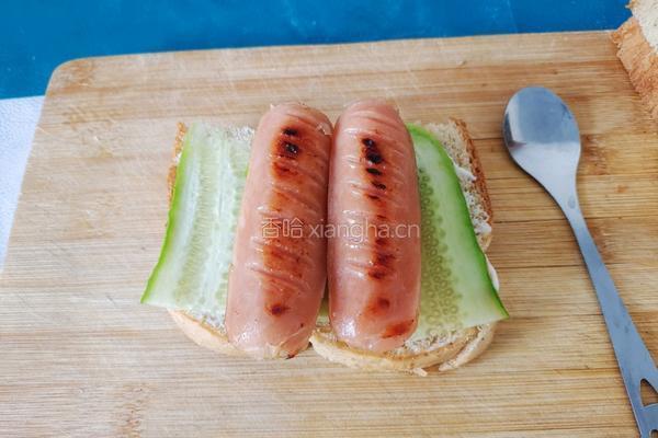 鸡蛋火腿肠三明治的做法图解4