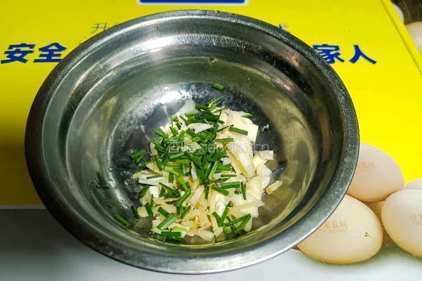 鸡蛋拌西蓝花的做法图解4