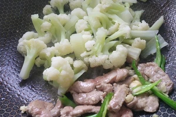 花菜炒肉的做法图解5