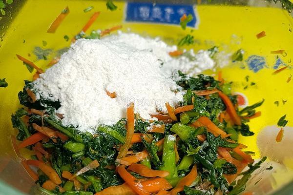 茼蒿鸡蛋卷的做法图解3