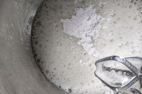 红丝绒草莓奶油蛋糕盒子的做法图解3