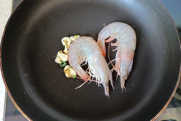 大虾菌菇汤的做法图解4