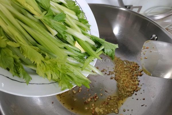 蒜蓉炒西芹的做法图解4