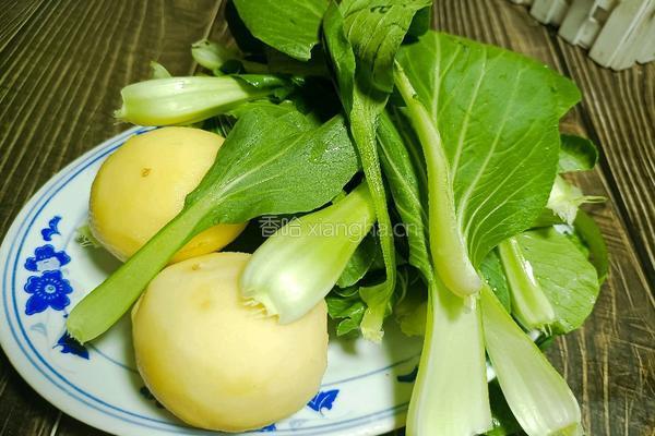 土豆炖小白菜的做法图解1
