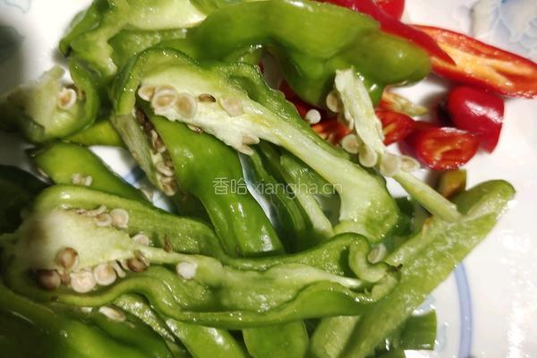 蒜烧鲶鱼的做法图解4