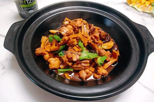 香菇鸡腿焖腐竹的做法图解10