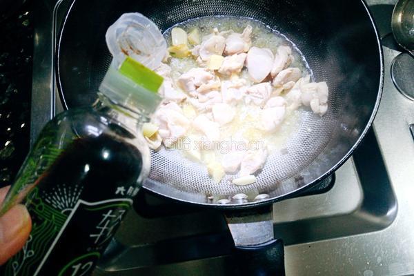 香菇鸡腿焖腐竹的做法图解5